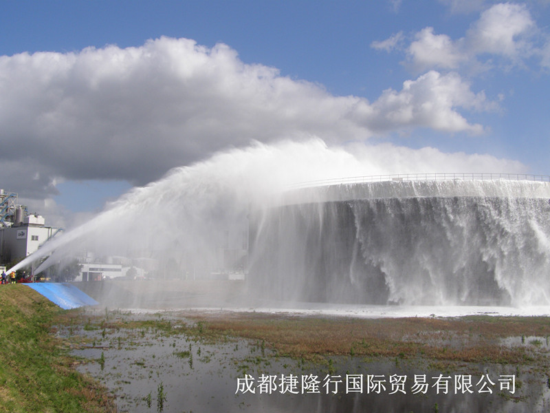 泡沫灭油库火.jpg